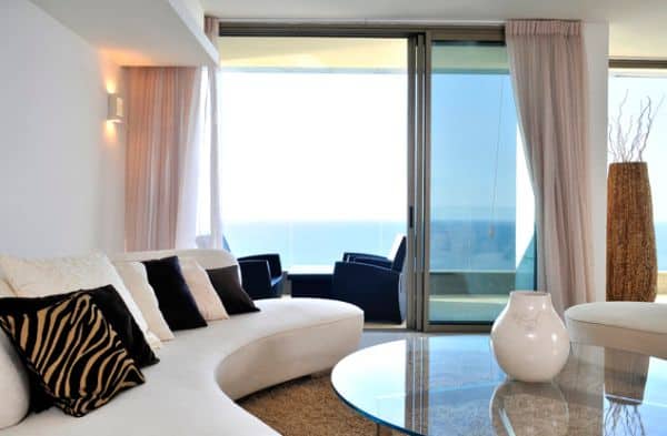 30 Modern Curtains To Adorn Your Sliding Glass Doors In Style
