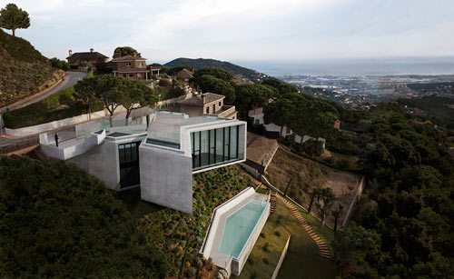 An X-Shaped House In Spain By Cadaval & Solà-Morales