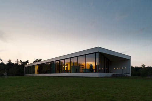 Bridge House by 123DV