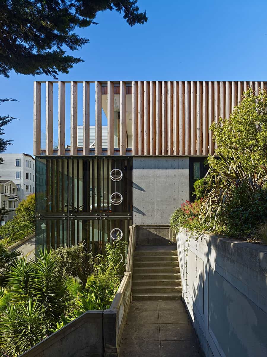 90 solid wood louvers offer ample privacy Innovative San Francisco Residence Offers Amazing City Views And Ample Privacy