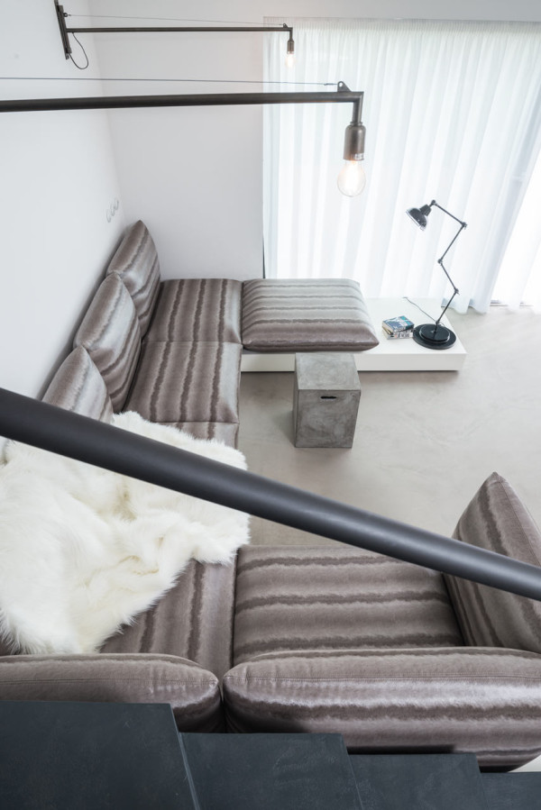 A Family Home with a Black & White Interior Photo A Family Home with a Black & White Interior in main interior design Category