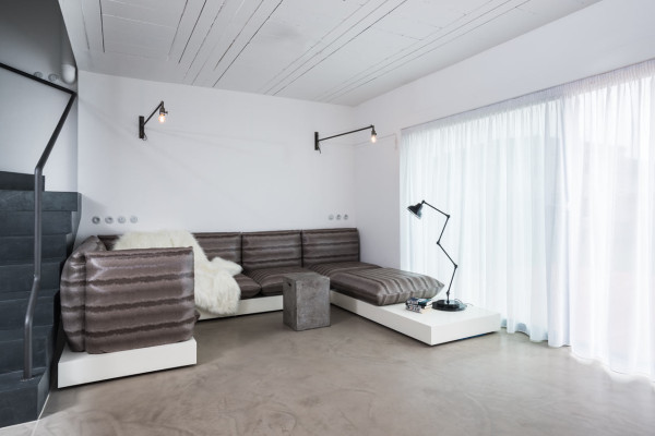 A Family Home with a Black & White Interior Photo A Family Home with a Black & White Interior in main interior design Category