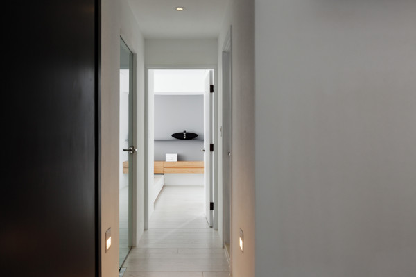 The Little White Apartment by Z AXIS DESIGN Photo The Little White Apartment by Z AXIS DESIGN in main interior design Category