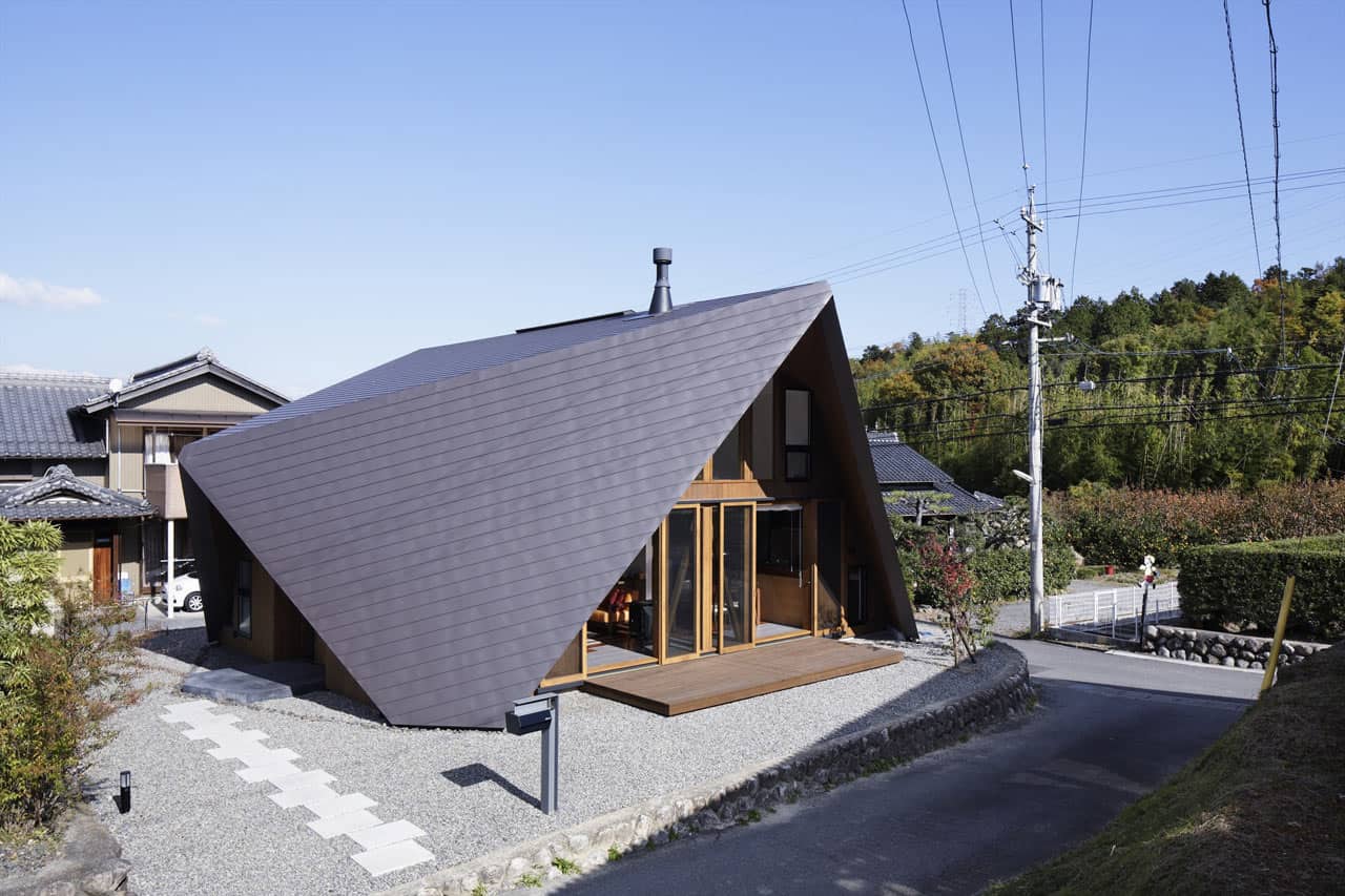 A House With An Origami-Like Roof