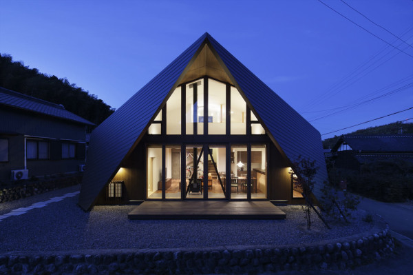 A House with an Origami Like Roof Photo A House with an Origami Like Roof in main architecture Category