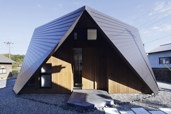A House with an Origami Like Roof Photo A House with an Origami Like Roof in main architecture Category