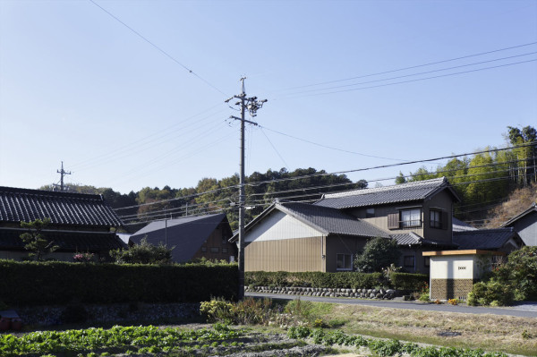 A House with an Origami Like Roof Photo A House with an Origami Like Roof in main architecture Category