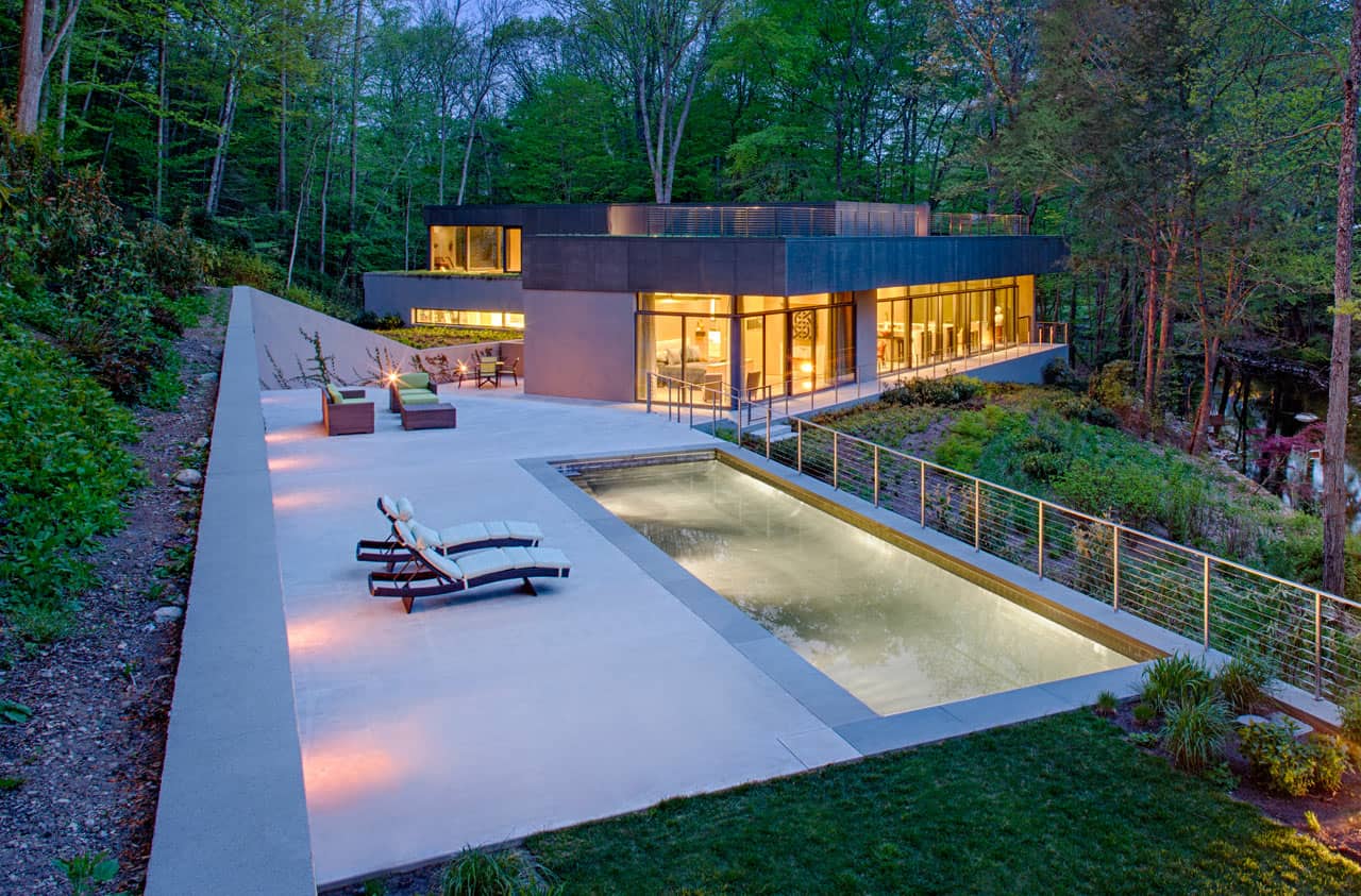 A House That Nestles into its Natural Environment