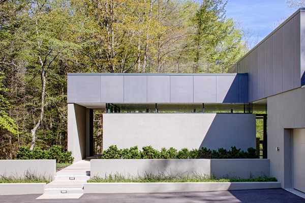 A House That Nestles into its Natural Environment Photo A House That Nestles into its Natural Environment in main architecture Category