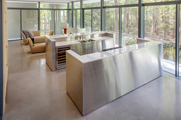 A House That Nestles into its Natural Environment Photo A House That Nestles into its Natural Environment in main architecture Category