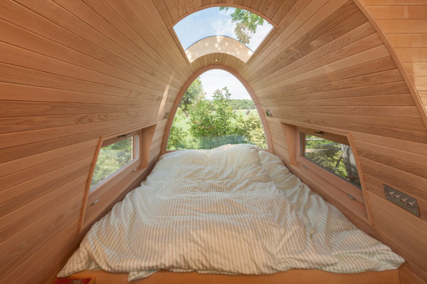 A Modern Treehouse Built Around an Oak Tree Photo A Modern Treehouse Built Around an Oak Tree in main architecture Category