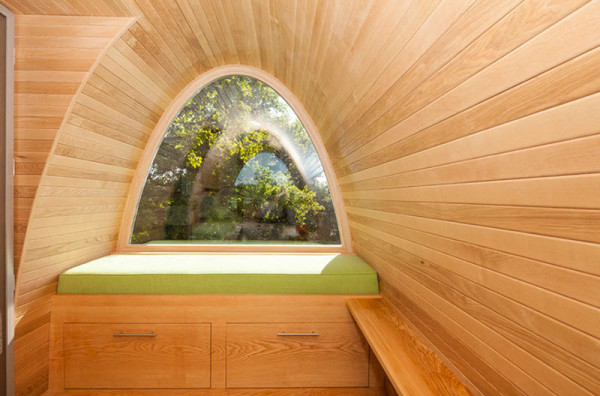 A Modern Treehouse Built Around an Oak Tree Photo A Modern Treehouse Built Around an Oak Tree in main architecture Category