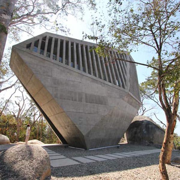 bnkr1 Concrete and sunset: fascinating chapel in the forest