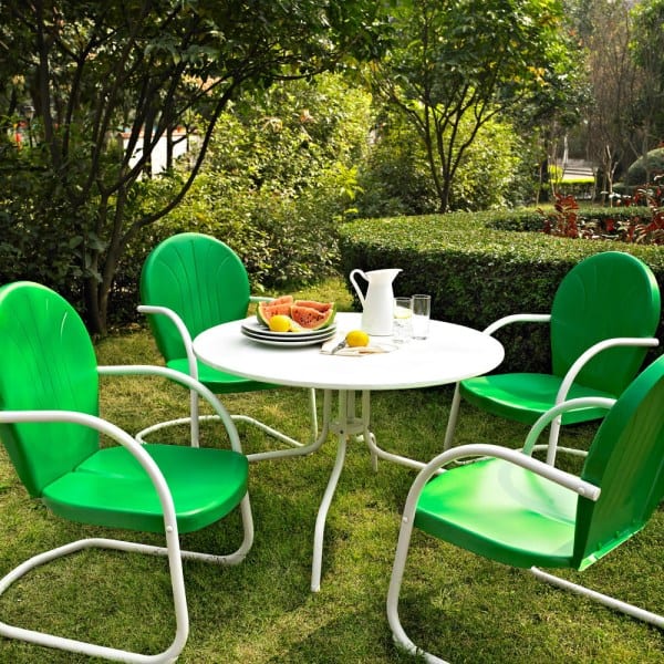 Bright green metal outdoor dining set 20 Fun And Fabulous Summer Decor Finds