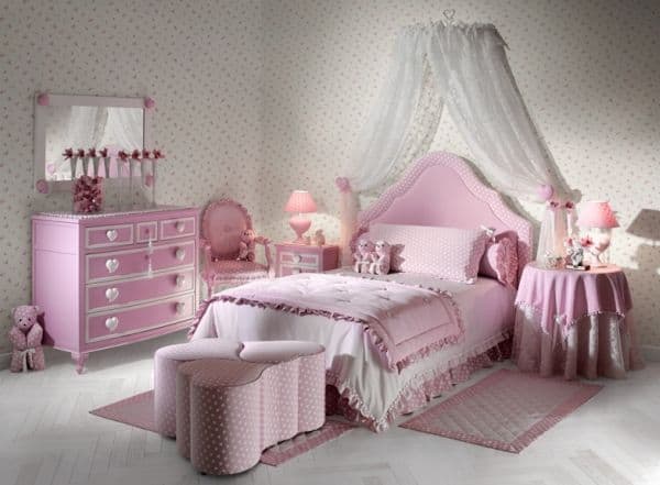 Elegant heart themed girls' bedroom in shades of pink that are easy on the eyes