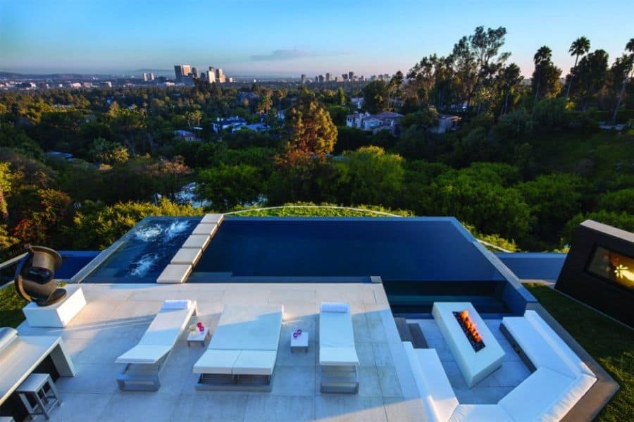 Infinity edge pool at the Laurel Way Residence