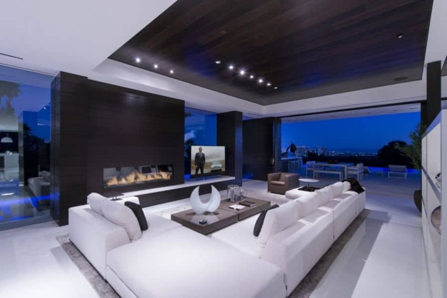 Stunning modern living room in wite
