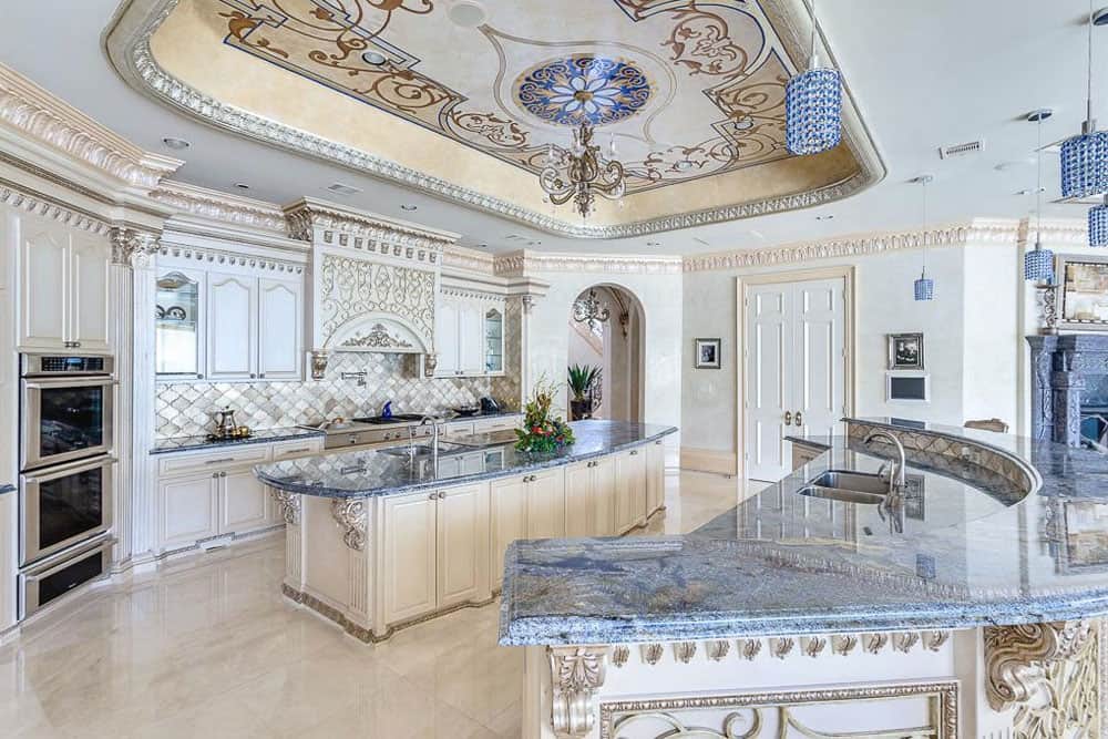Luxury Palm Royale property for sale 17 Luxury Palm Royale property for sale 17 Perfectly Designed Texas Luxury Property Sends Shivers Down Your Spine