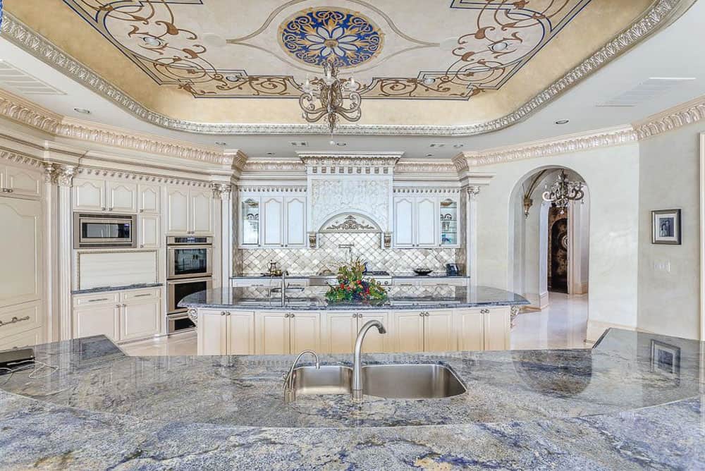 Luxury Palm Royale property for sale 19 Luxury Palm Royale property for sale 19 Perfectly Designed Texas Luxury Property Sends Shivers Down Your Spine