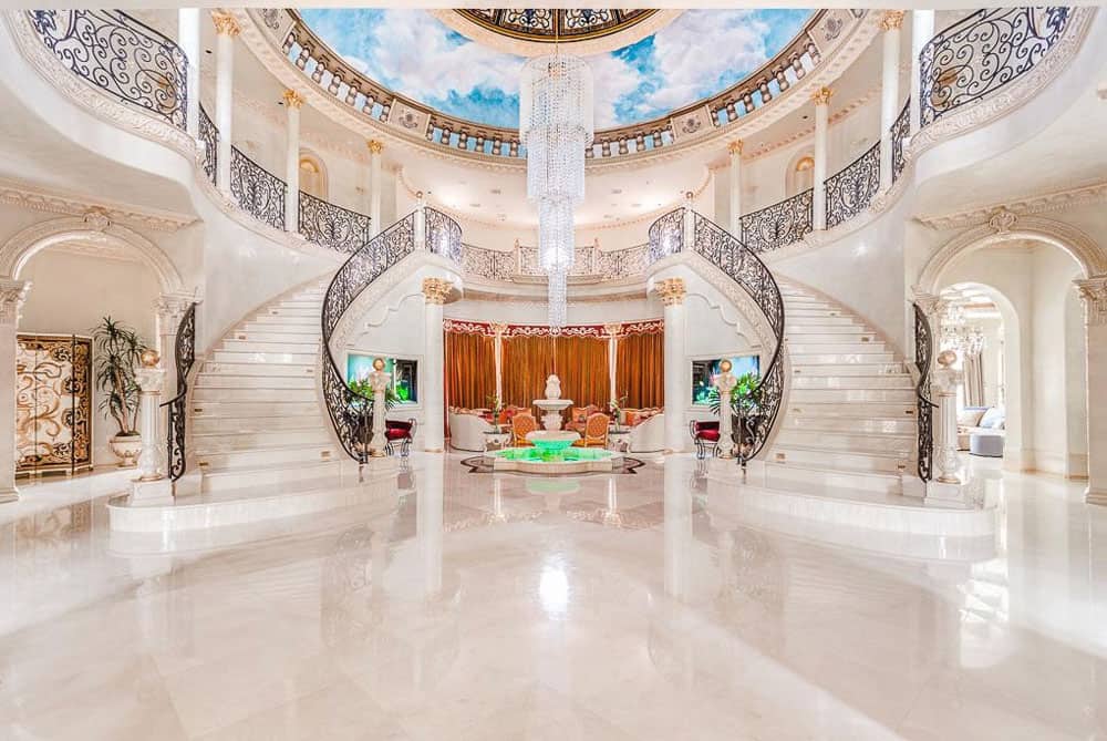 Luxury Palm Royale property for sale 5 Luxury Palm Royale property for sale 5 Perfectly Designed Texas Luxury Property Sends Shivers Down Your Spine