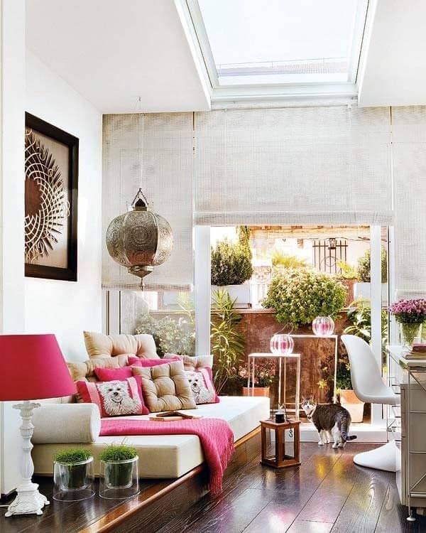 Colorful And Provoking Two-Level Apartment In Madrid