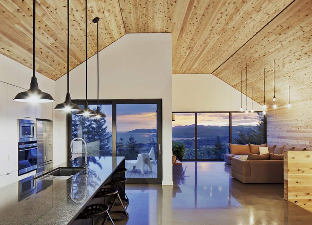 Astonishing view Astonishing view Reinterpretation of a Traditional Barn: Malbaie VIII Residence in Canada