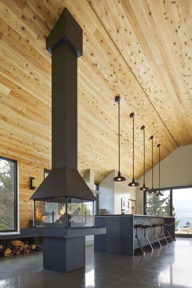 Kitchen details Kitchen details Reinterpretation of a Traditional Barn: Malbaie VIII Residence in Canada