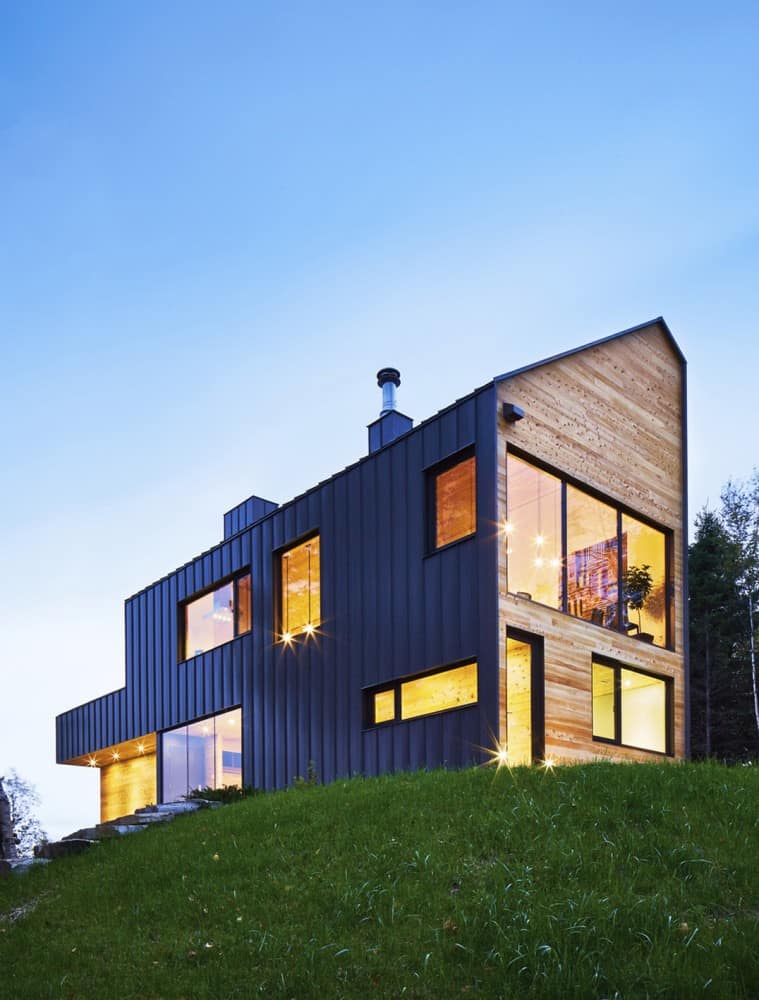 Lovely Malbaie VIII Residence Lovely Malbaie VIII Residence Reinterpretation of a Traditional Barn: Malbaie VIII Residence in Canada