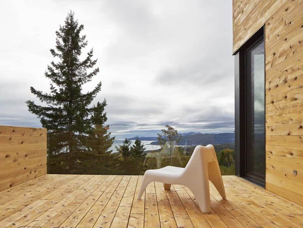 Scenic view Scenic view Reinterpretation of a Traditional Barn: Malbaie VIII Residence in Canada