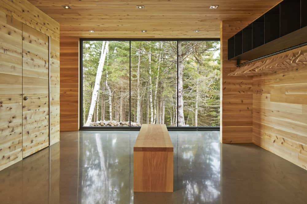 Wooden decor Wooden decor Reinterpretation of a Traditional Barn: Malbaie VIII Residence in Canada