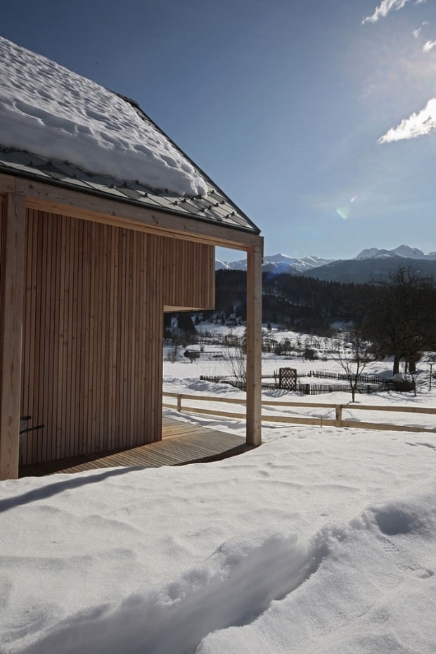 6×11 Alpine hut by OFIS ...